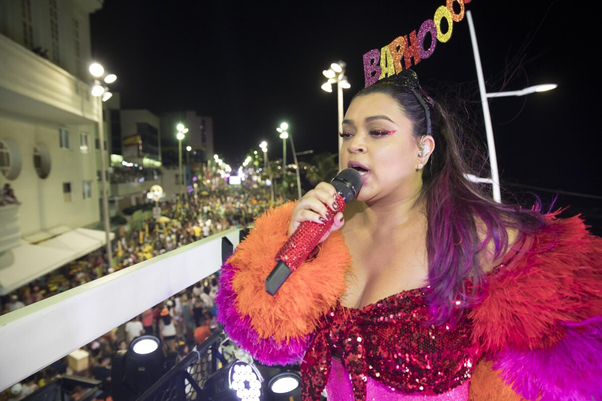 Foto Além de arrastar foliões no Rio de Janeiro Preta Gil estreia no