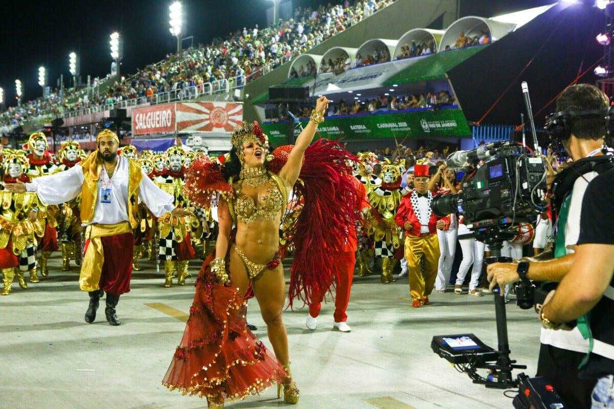 Foto Viviane Araujo Rainha De Bateria Do Salgueiro Brilha No Segundo