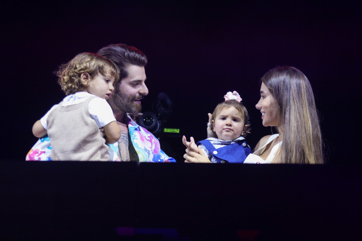 Foto Romana Novais E Os Filhos No Palco Do Show De Alok Purepeople