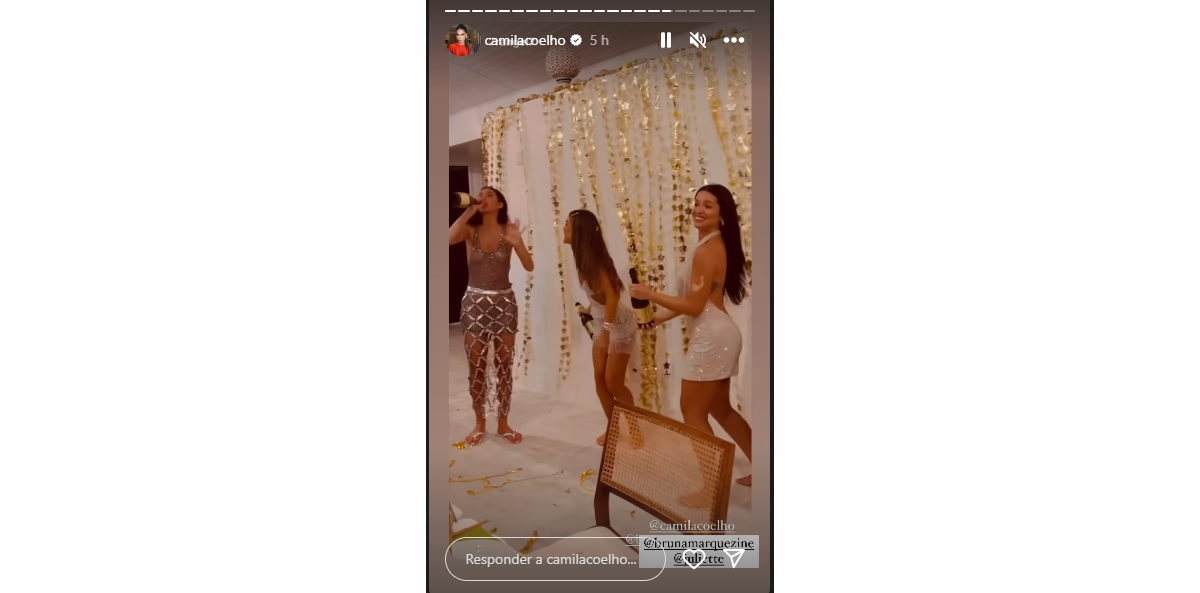 Foto Bruna Marquezine Foi Flagrada Em Momento De Descontra O