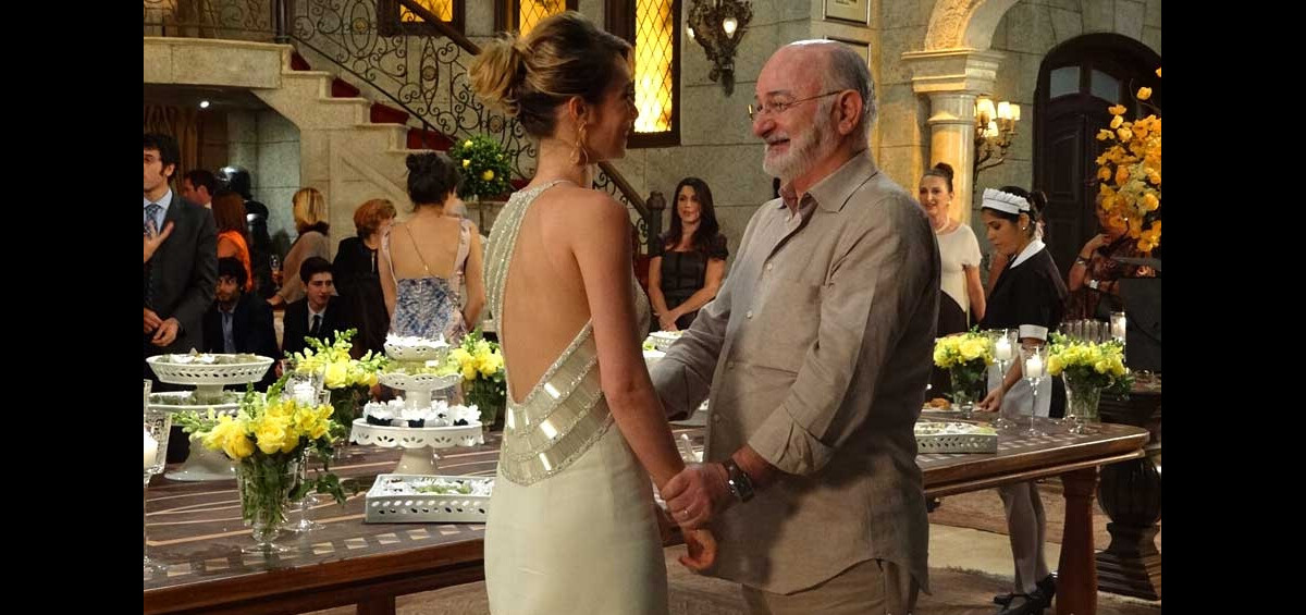 Foto O Autor Silvio De Abreu Encontra Mariana Ximenes No Set De