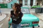 Nanda Costa aparece em primeira foto no bastidor de ensaio da 'Playboy' em Cuba