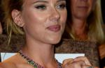 Scarlett Johansson está noiva do namorado, Romain Dauriac: 'Encontrou o amor'