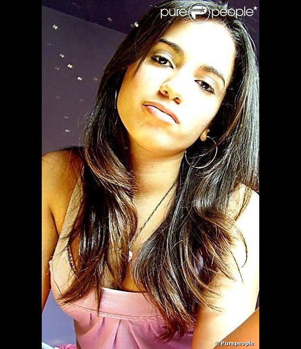 Cantora do hit 'Show das Poderosas', Anitta aparece com um visual diferente atualmente