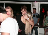 Recém-separado de Babi Rossi, Olin Batista beija loira em boate em Búzios