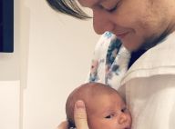 Michel Teló posta foto abraçado à filha, Melinda, e fãs brincam: 'É seu clone!'