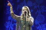 Sandy apresenta o show 'Sim', em São Paulo, com mãe e cunhada na plateia