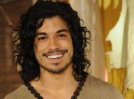 Douglas Sampaio, sem contrato renovado com a Record, é visto na TV Globo