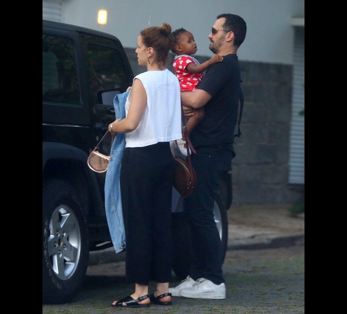 Foto Leandra Leal e o marido Alê Youssef adotaram a pequena Julia