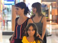Débora Falabella curte passeio na companhia da filha e da irmã, Cynthia. Fotos!