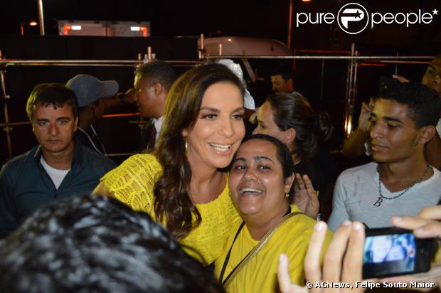 Ivete Sangalo dança frevo em DVD da cantora pernambucana Nena Queiroga, 'Pernambuco para o mundo', em 16 de fevereiro de 2014
