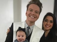 Melinda, filha de Michel Teló e Thais Fersoza, visita pai em estúdio: 'Te amo'