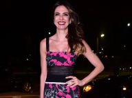 Luciana Gimenez mostra bumbum ao posar só de calcinha e toalha. Veja a foto!