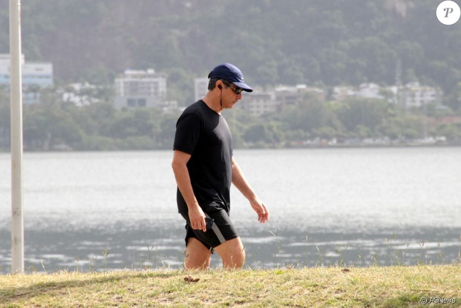 O apresentador do 'Jornal Nacional' se exercitou em paisagem carioca nesta terça-feira