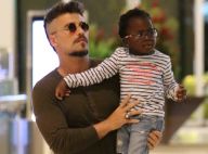 Bruno Gagliasso, de cabelo moicano, brinca no shopping com a filha, Títi. Fotos!
