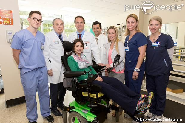 Luciano Huck postou foto fazendo um 'L' com a mão para apoiar a campanha #euapoioalais. A campanha foi criada nas redes sociais para arrecadar fundos para o tratamento da atleta, que se acidentou ao no dia 27 de janeiro em Park City, em Utah, nos Estados Unidos