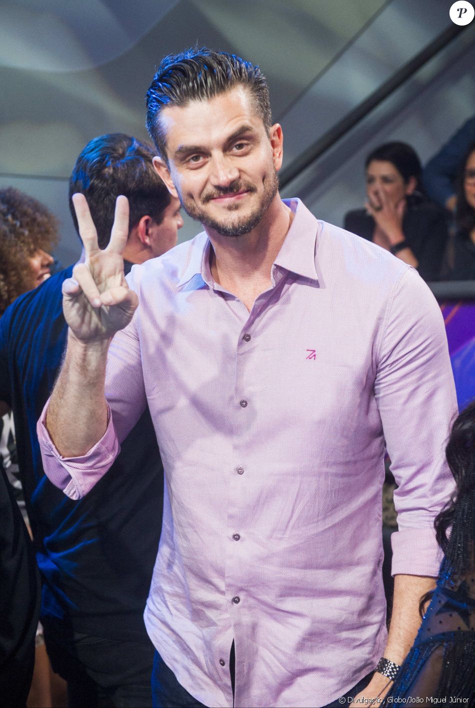 Ex-BBB Marcos foi apontado como affair da apresentadora Danny Pink por internautas