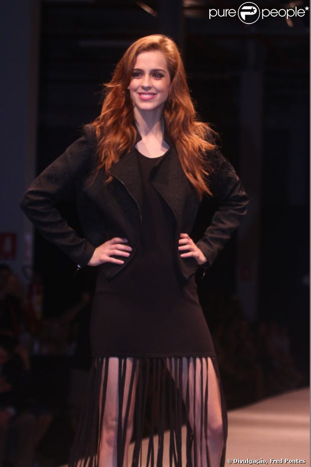 Sophia Abrahão desfila no Mega Moda Fashion, em Goiânia, em 10 de abril de 2014