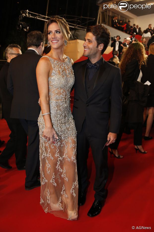 Grazi Massafera e Cauã Reymond passaram pelo tapete vermelho do Festival de Cannes em 2009. O ator foi com elenco do filme 'À Deriva'