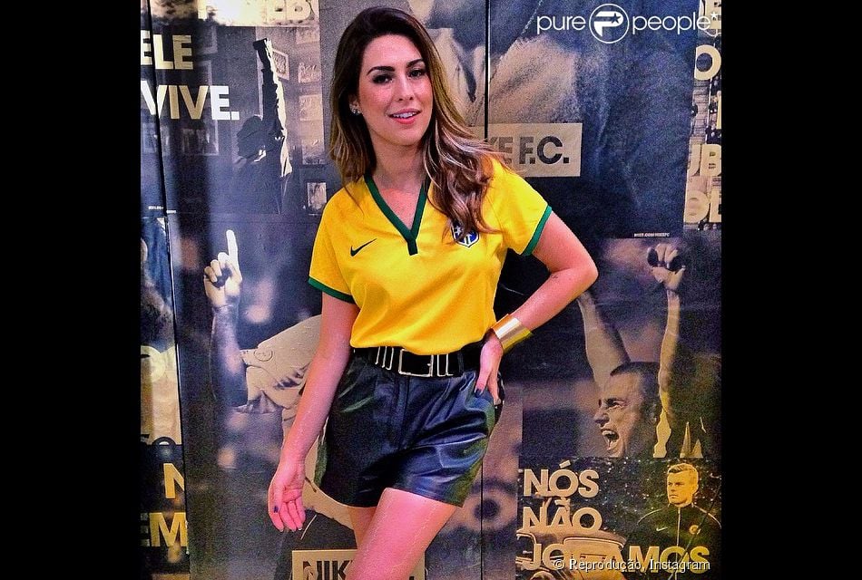 Fernanda Paes Leme mostrou desenvoltura e humor ao comentar o amistoso da SeleÃ§Ã£o Brasileira contra o PanamÃ¡ nesta terÃ§a-feira, 3 de junho de 2014