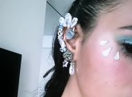 Bruna Marquezine usa ear cuff com inicial de Neymar em bloco de carnaval. Vídeo!