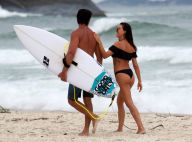 Isis Valverde, na véspera de aniversário, curte praia com namorado e amigos
