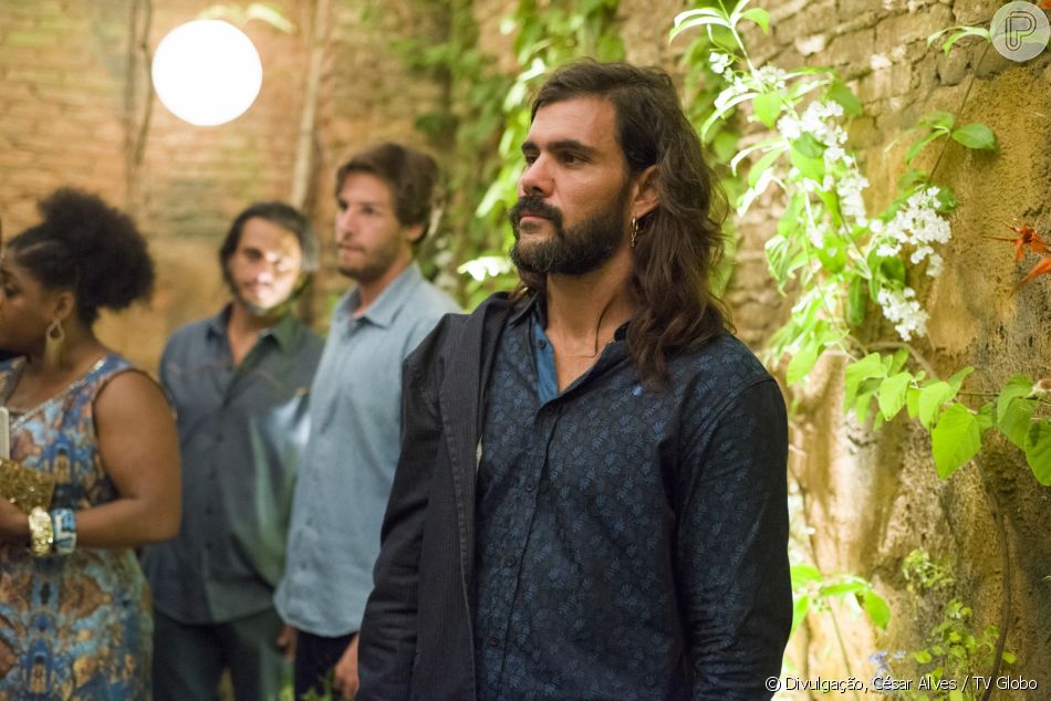Ex-namorado de Cleo (Giovana Cordeiro), Mariano (Juliano Cazarré) vai ao seu casamento com Xodó (Anderson Tomazini), na novela 'O Outro Lado do ParaÃso'