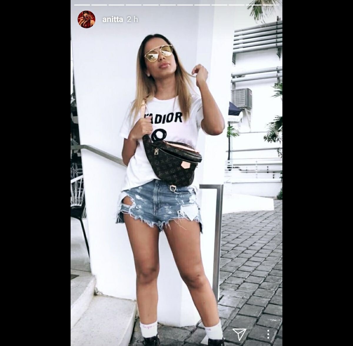 Foto Anitta Aproveita Cancelamendo De Voo Para Compras Roupas Nos