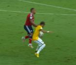 Neymar é levado para hospital em Fortaleza após joelhada nas costas em jogo