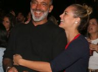 Paolla Oliveira curte show abraçada ao namorado, Rogério Gomes. Fotos!