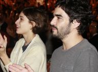 Luisa Arraes e Caio Blat trocam carinhos em festival de música no Rio. Fotos!