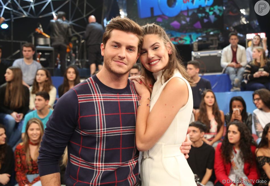 Camila Queiroz e Klebber Toledo já estão casados