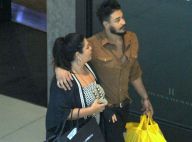 Após viagem, Fabiana Karla passeia com namorado por shopping do Rio. Fotos!