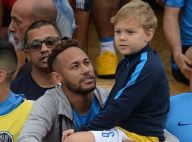 Neymar assiste com o filho, Davi Lucca, jogo de torneio em seu instituto. Fotos!
