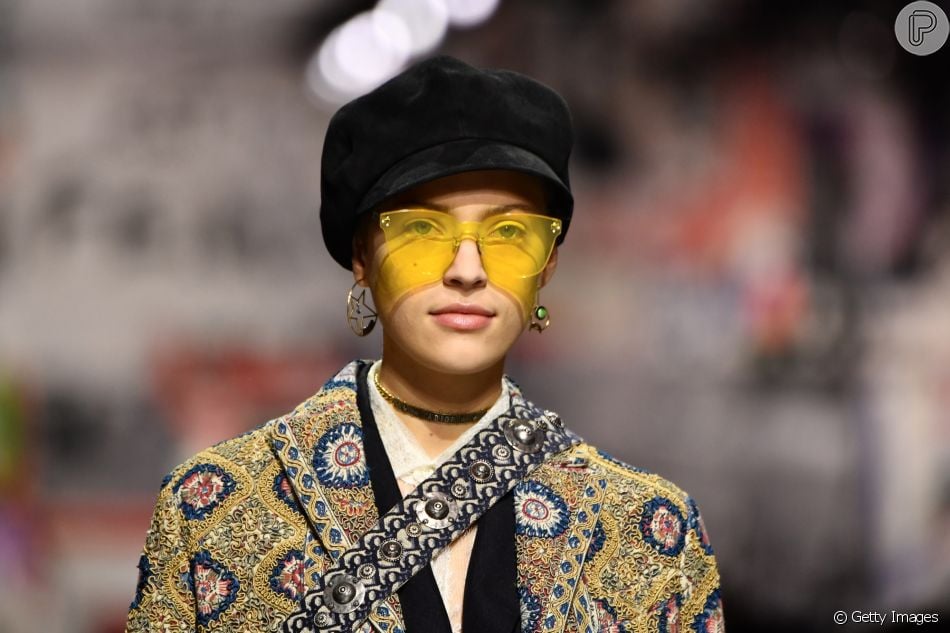 Ã?culos com lentes coloridas da passarela da Dior