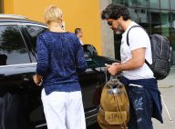Xuxa deixa hospital onde a mãe está internada acompanhada de Junno Andrade