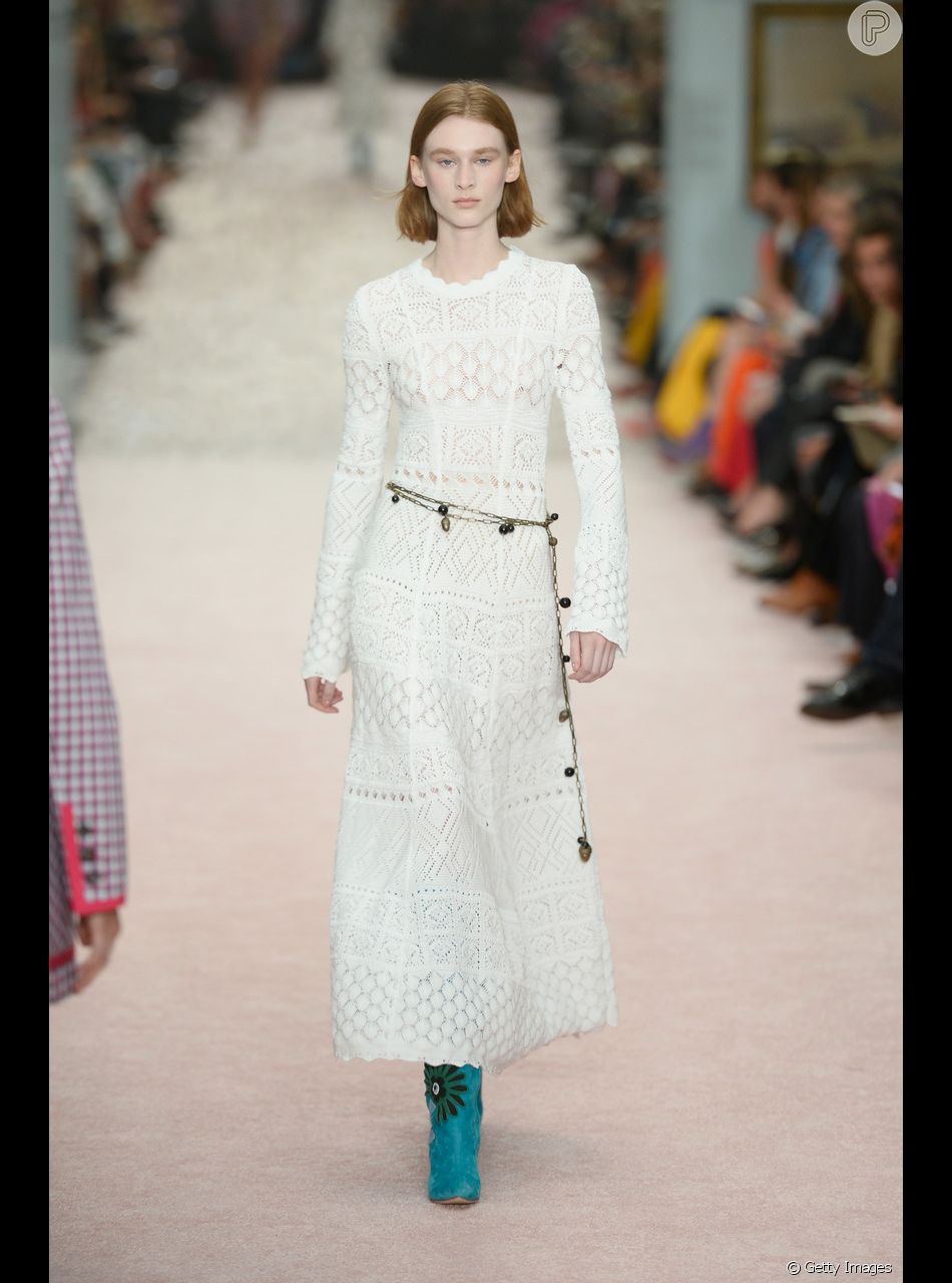 Look todo em crochê na passarela de Carolina Herrera