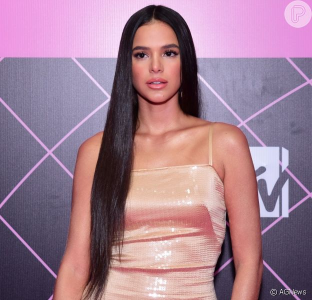 Bruna Marquezine Exibe Parte Dos Seios Em Ensaio E Famosas Elogiam