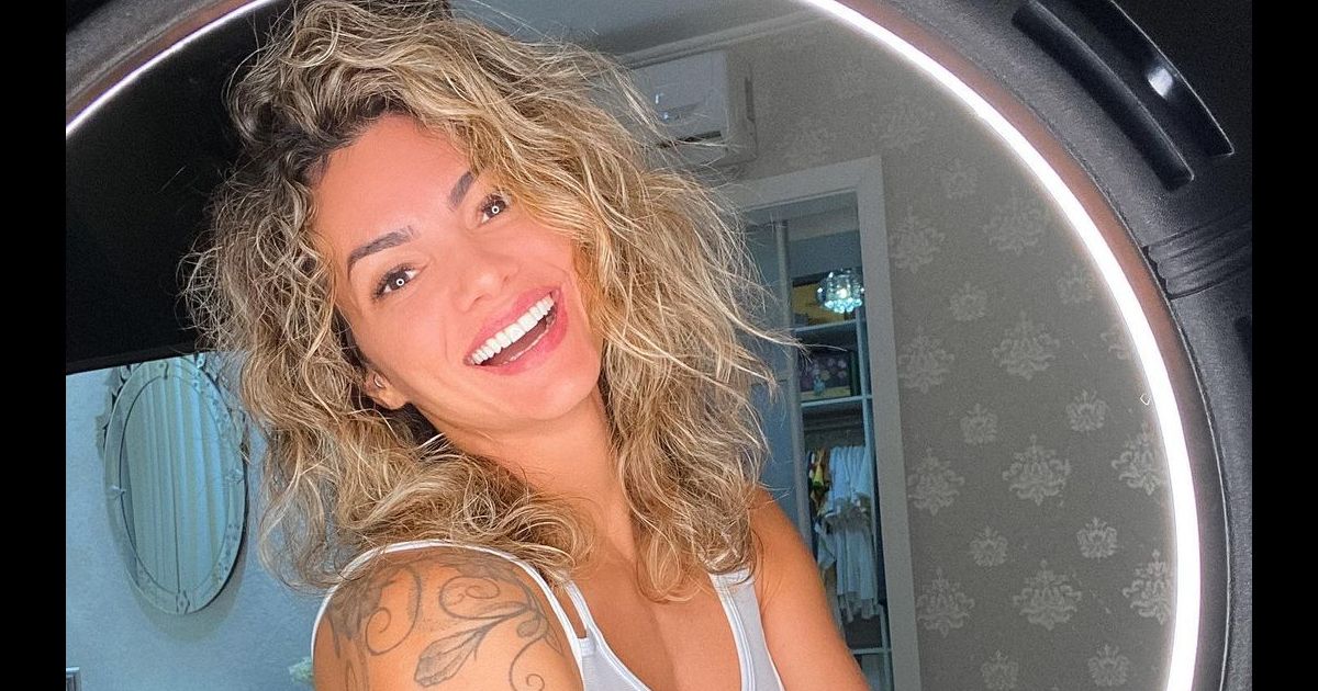 Kelly Key exibe cabelo cacheado e admite dificuldade em transição