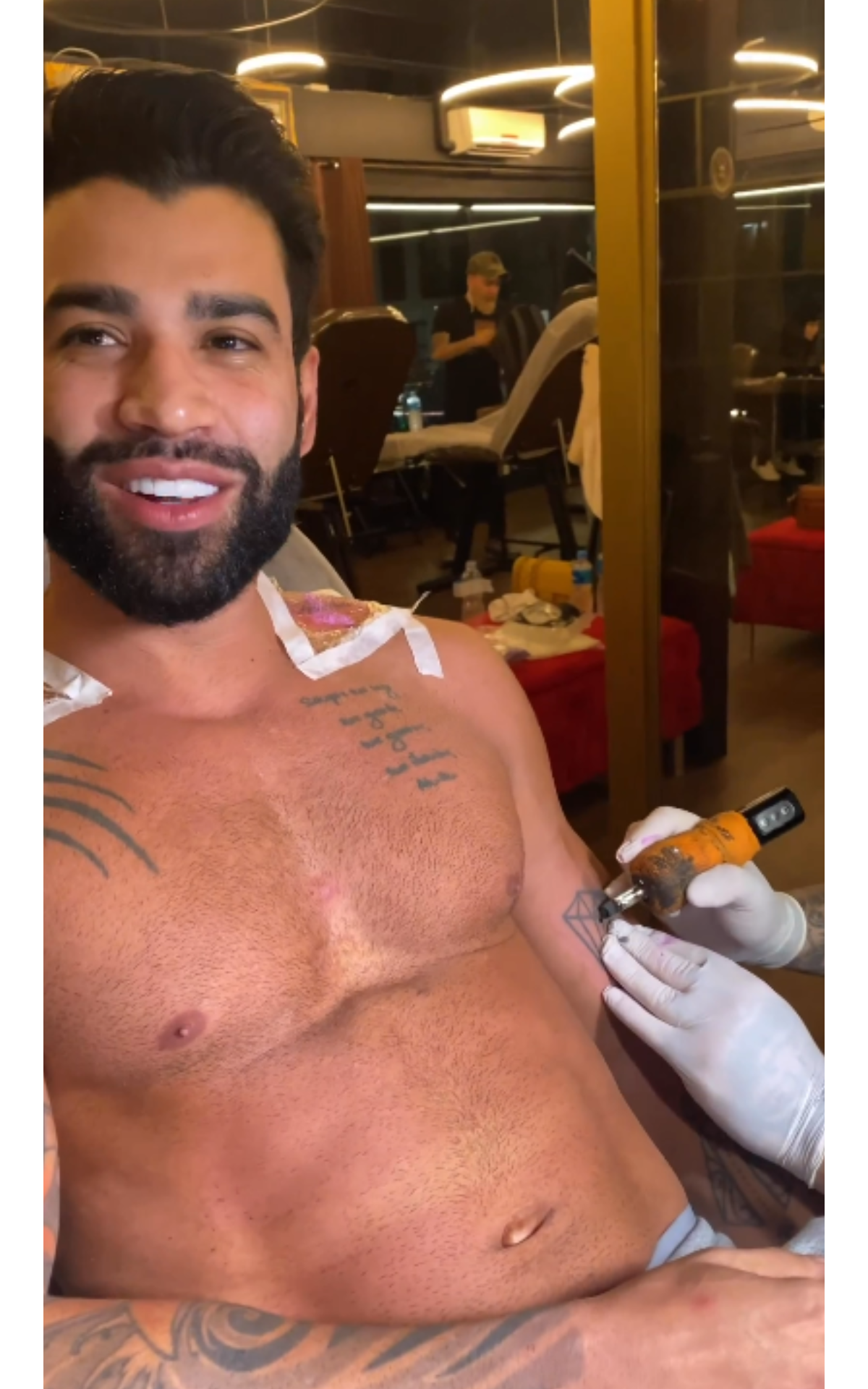 Foto No Total Gusttavo Lima Fez Cinco Novas Tatuagens Purepeople