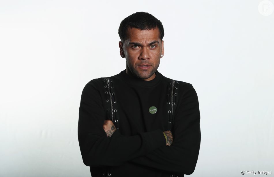 Daniel Alves Jogador Faz Liga O Para A Mulher Joana Sanz Da Cadeia