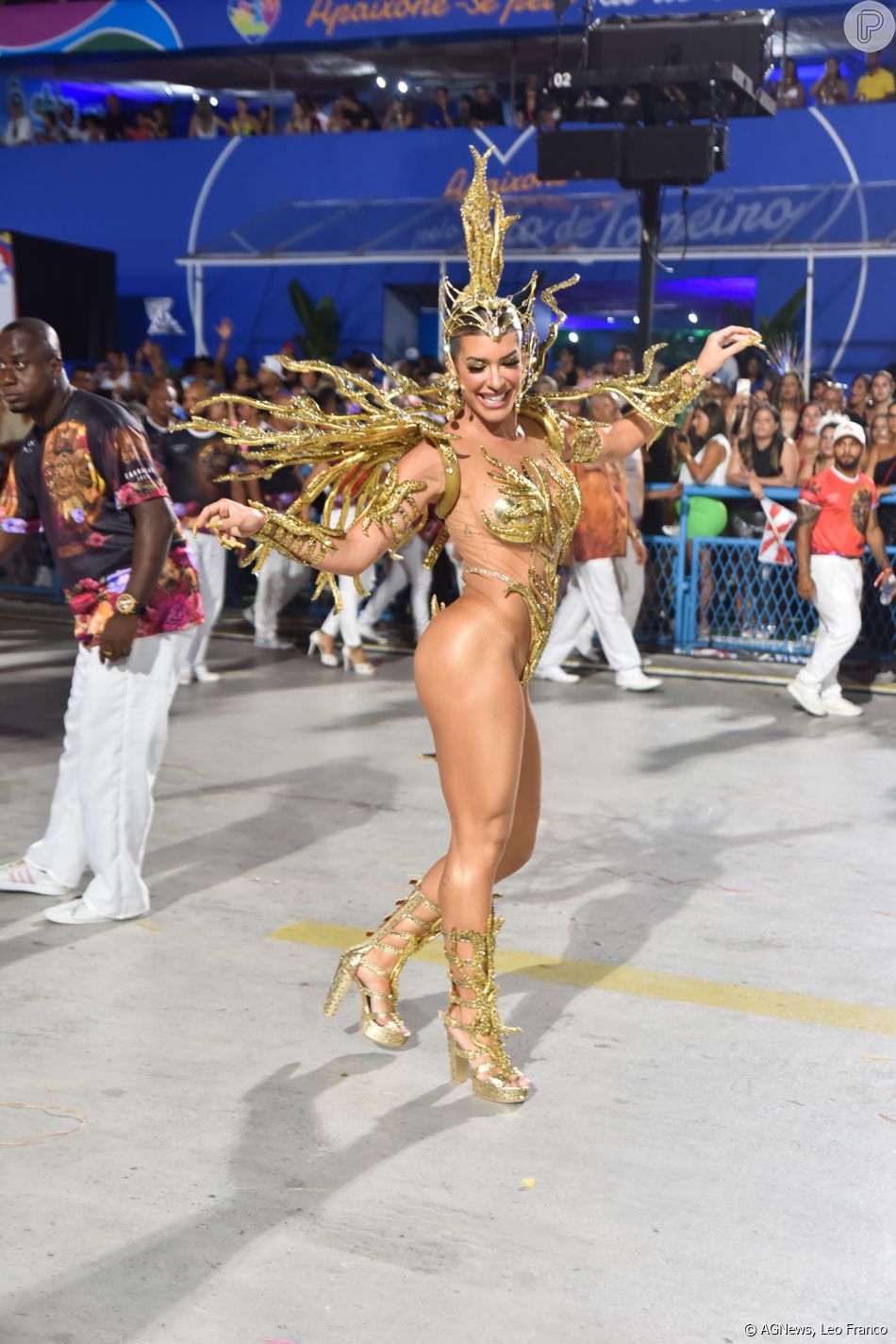 Carnaval 2023 Lore Improta sem tapa sexo na Viradouro dançarina