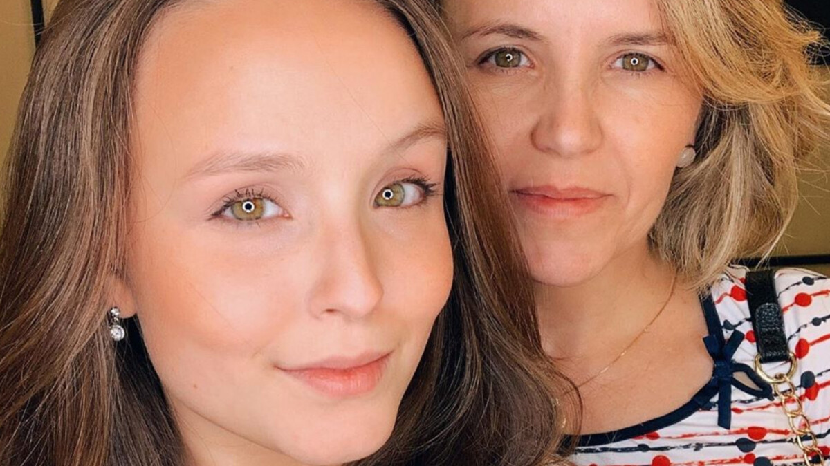 Foto Mãe de Larissa Manoela Silvana Taques foi acusada de não cumprir