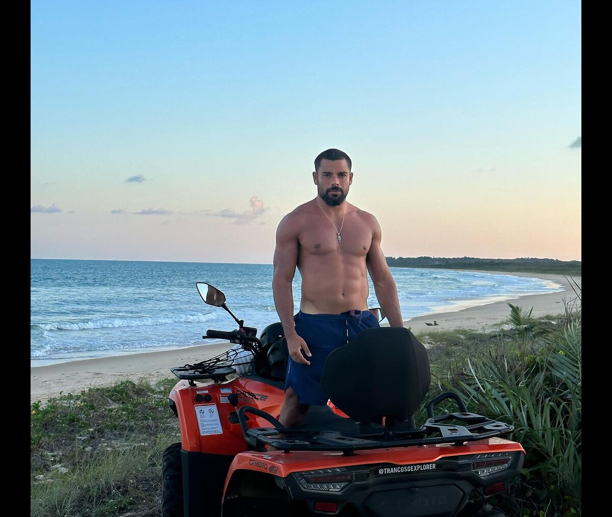 Foto Pedro Andrade Chama Aten O Por Sua Beleza E Corpo Definido Na