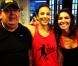 Glenda Kozlowski posa com o pai, Tony, e Ivete Sangalo