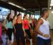 Ivete Sangalo e Glenda Kozlowski mostram empolgação em aula de dança