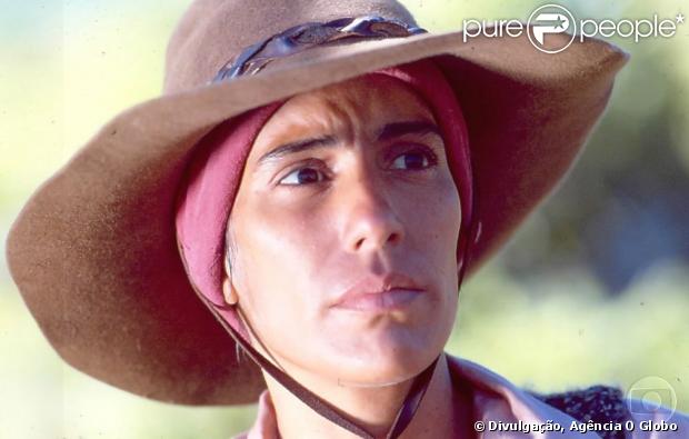 Glória Pires se transforma na heroína Maria Moura, personagem que viveu na minissérie 'Memorial de Maria Moura' em 1994, pelas mãos do caracterizador Uirande Holanda