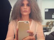 Flávia Alessandra usa peruca de cabelo grisalho e é comparada a Maria Bethânia