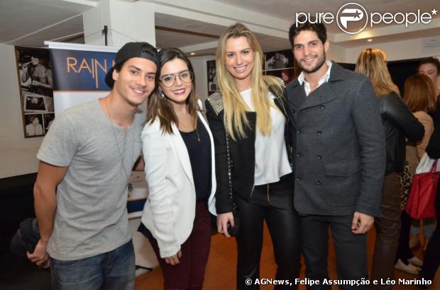 Giovanna Lancellotti vai com o namorado, Arthur Aguiar, na estreia da peça 'Rain Man', no  Teatro dos Quatro, na Gávea, na Zona Sul do Rio de Janeiro, em 8 de julho de 2013