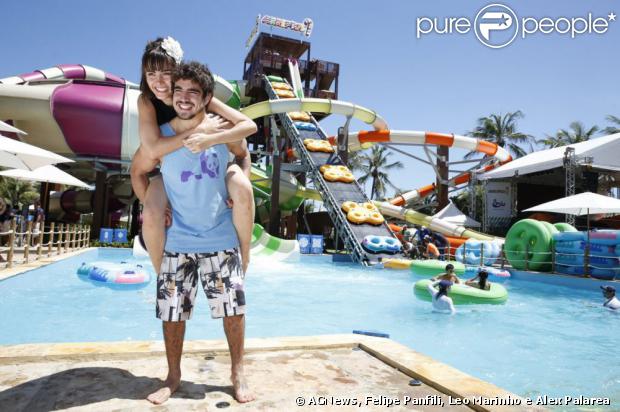 Caio Castro e Maria Casadevall se divertiram juntos neste sábado, 27 de julho de 2013, no Beach Park de Fortaleza e negaram romance